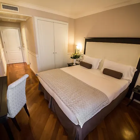 ビクトリア レッテラリオ ホテル トリエステ